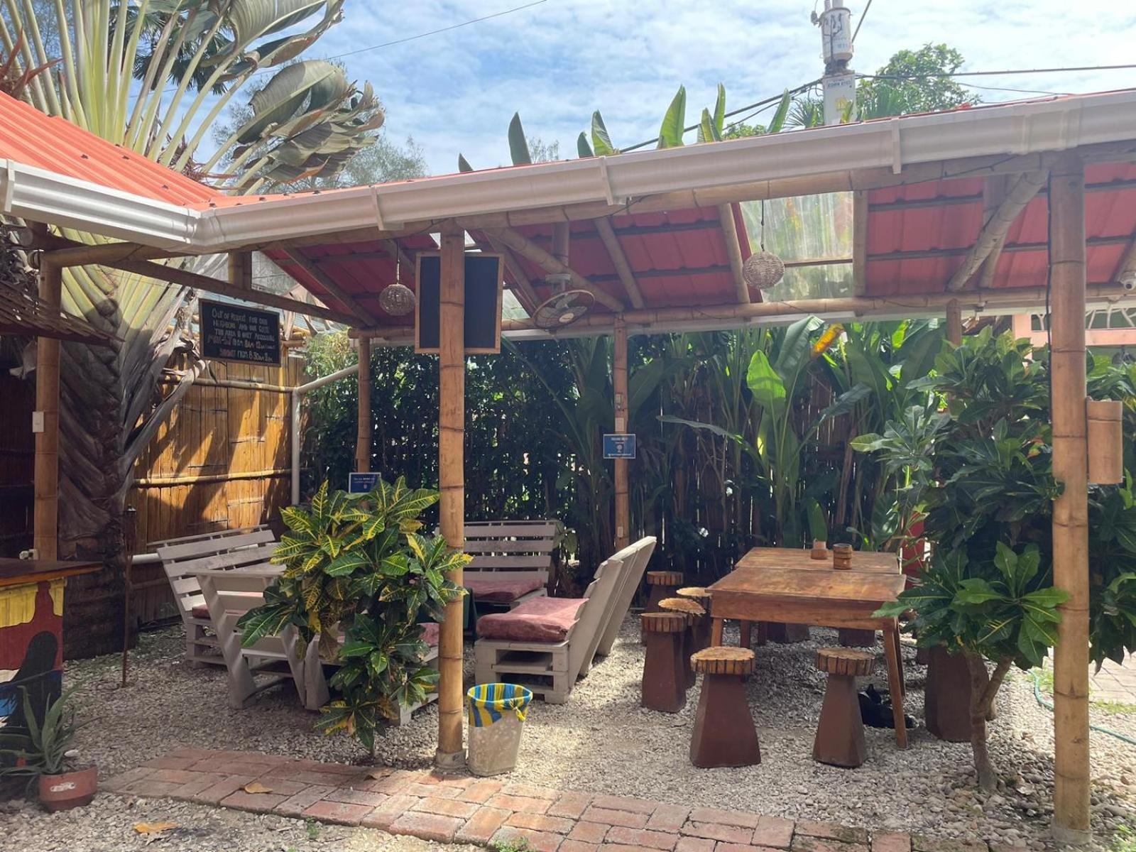Esperanto Bed & Breakfast Surf Hostel Montañita Eksteriør billede
